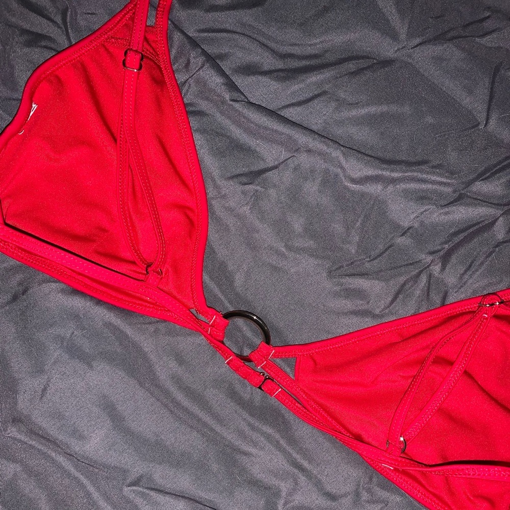 Red string bikini top - Picture 4 of 4